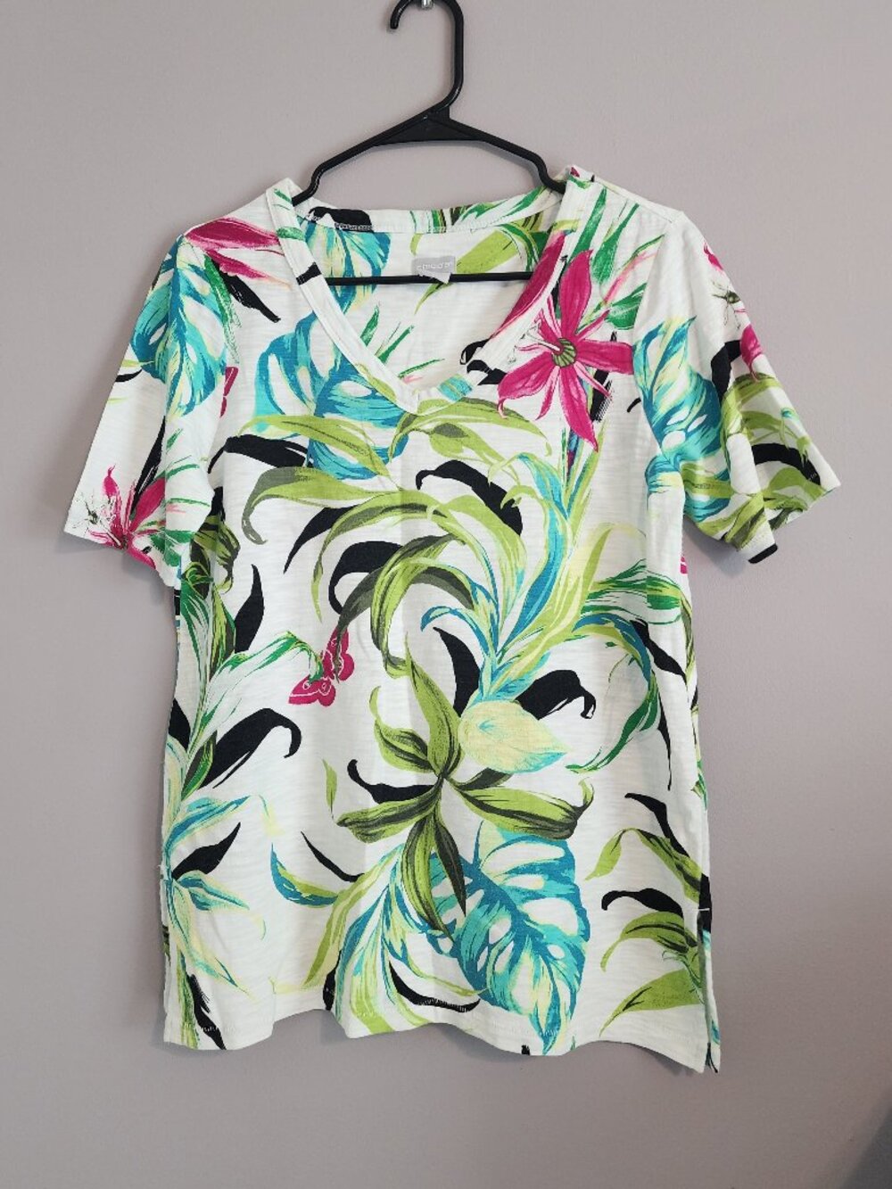 Chico's Colorful Tropical V-Neck Lightweight Top - Small